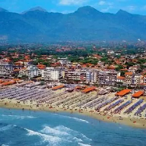 Montecarlo 3*, Lido di Camaiore Italy